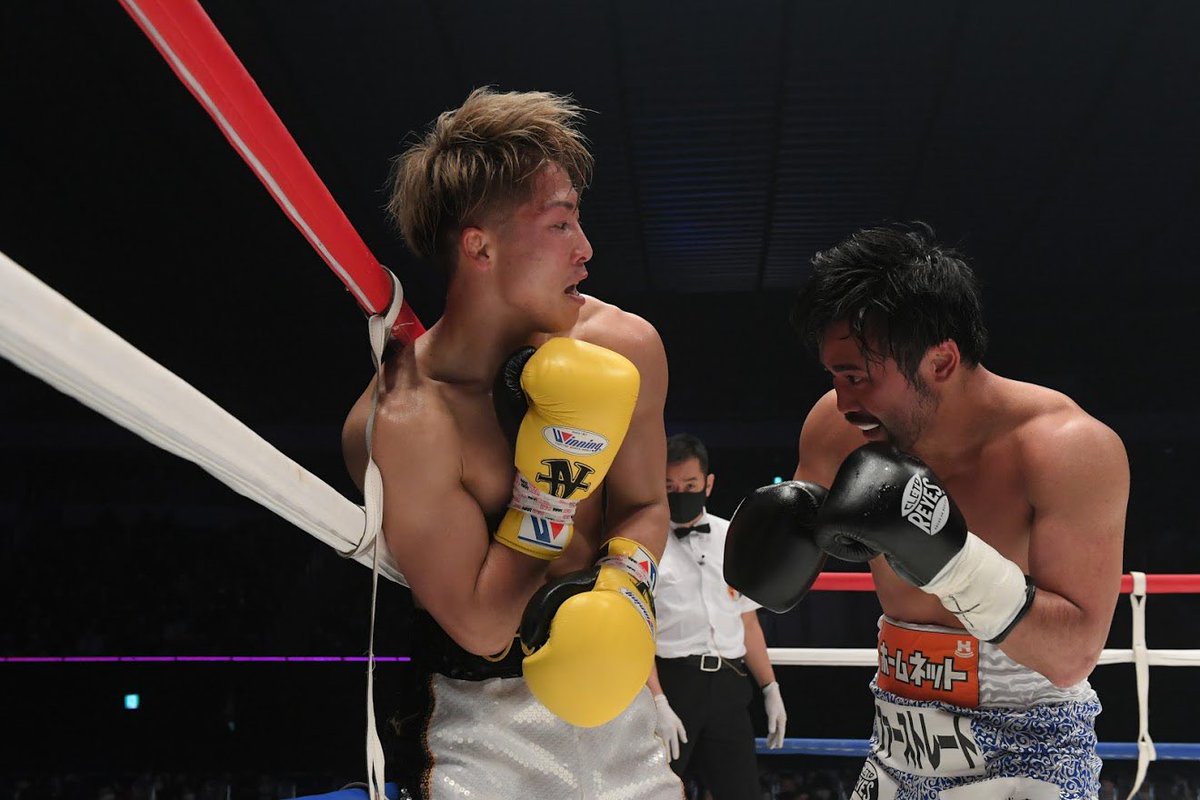 先週の『LEGEND』の写真 比嘉大吾選手、Reyesグローブで井上尚弥選手と