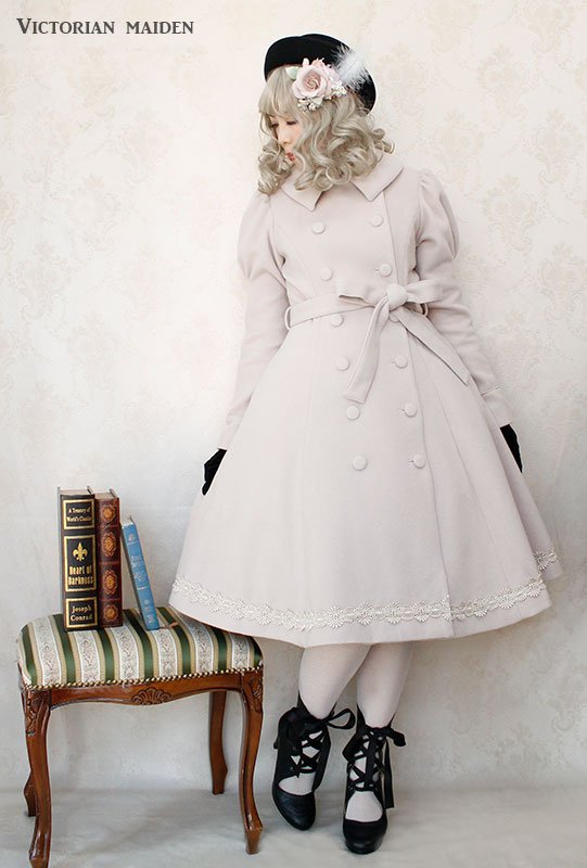 ロリーナロングコート」「ケープ付ロリーナコート」のご予約受付を開始