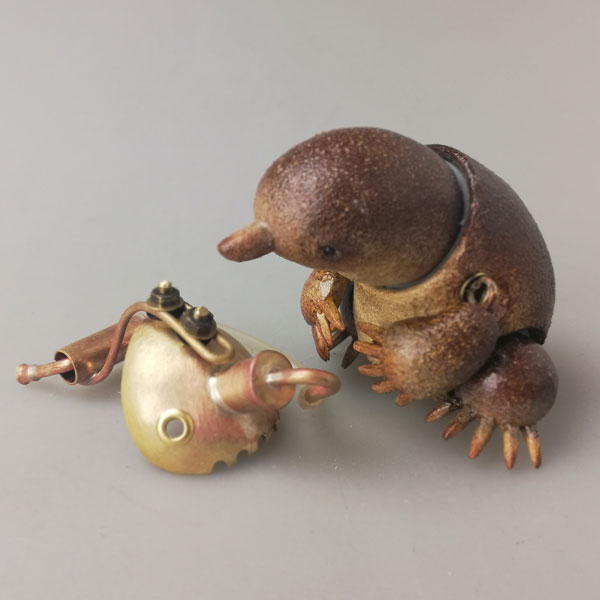 末吉晴男作品【 鉄仮面軍団 アベンジ・モールズ 】 販売開始致します