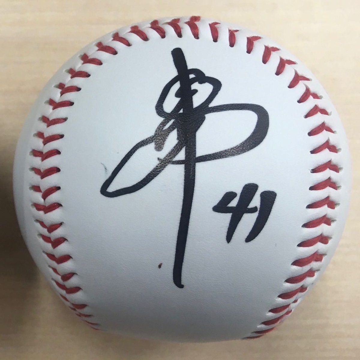 中川皓太投手のサインボールをプレゼント】本日のゲスト、読売