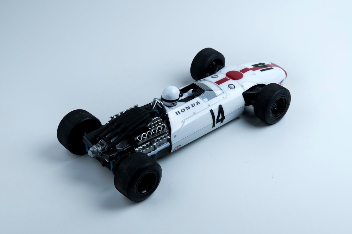 TAMIYA F104をベースにしたHONDA F1 RA300が完成したので、ラジコン