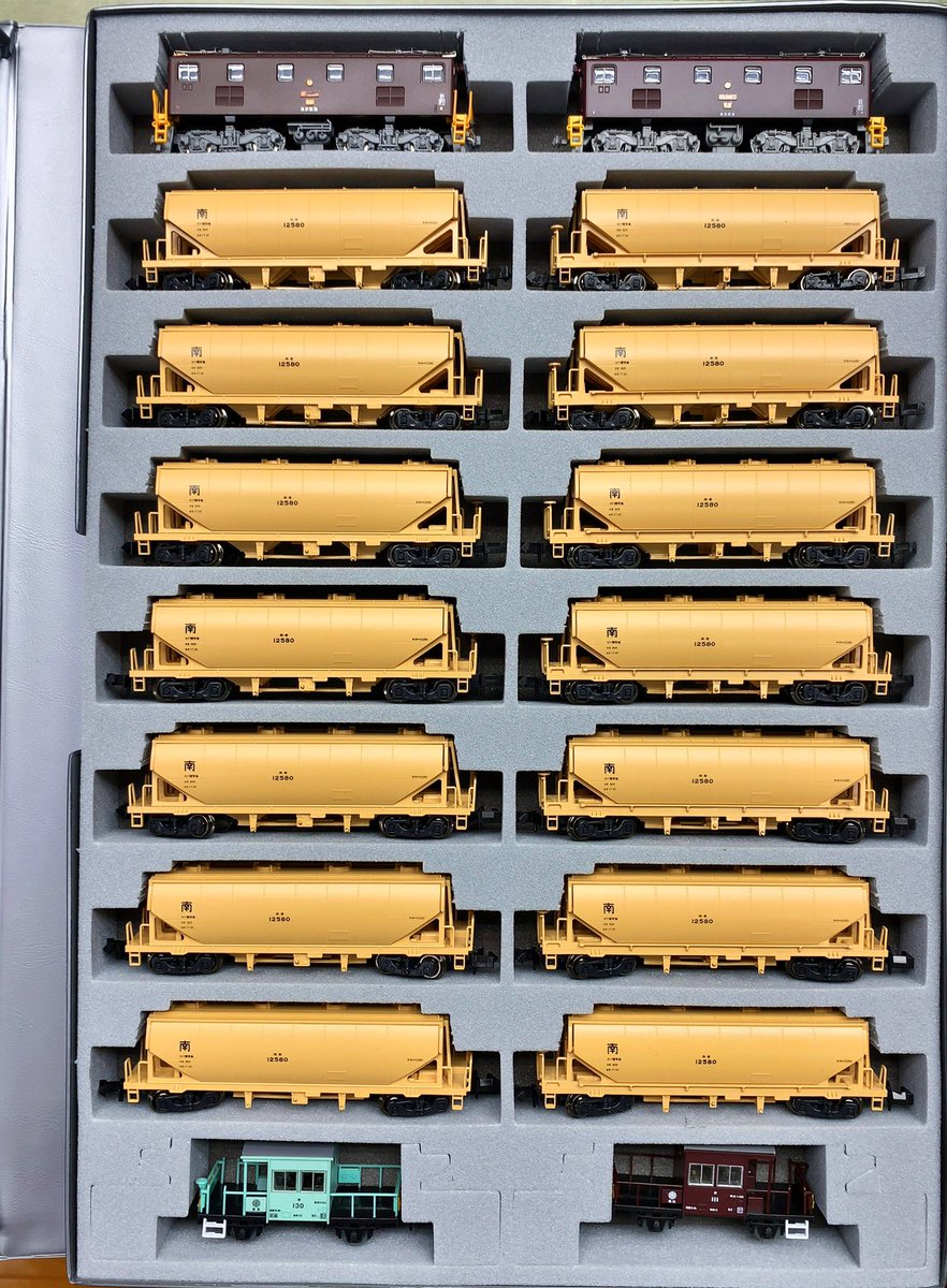 この三角形の部分を外して頂くと ホキ2200が収納可能です！ また、最