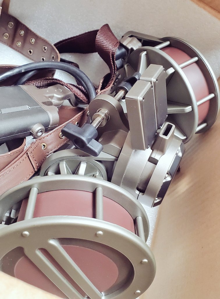 進撃の巨人 1/1スケール 立体機動装置 movic製