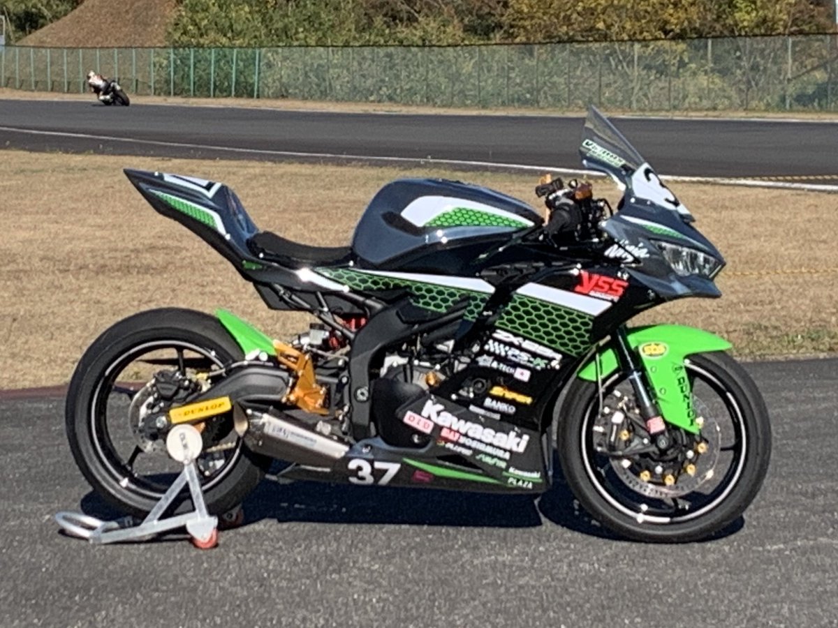 Ninja ZX-25R レース仕様です 明日のSPA直入 5時間耐久に参戦します