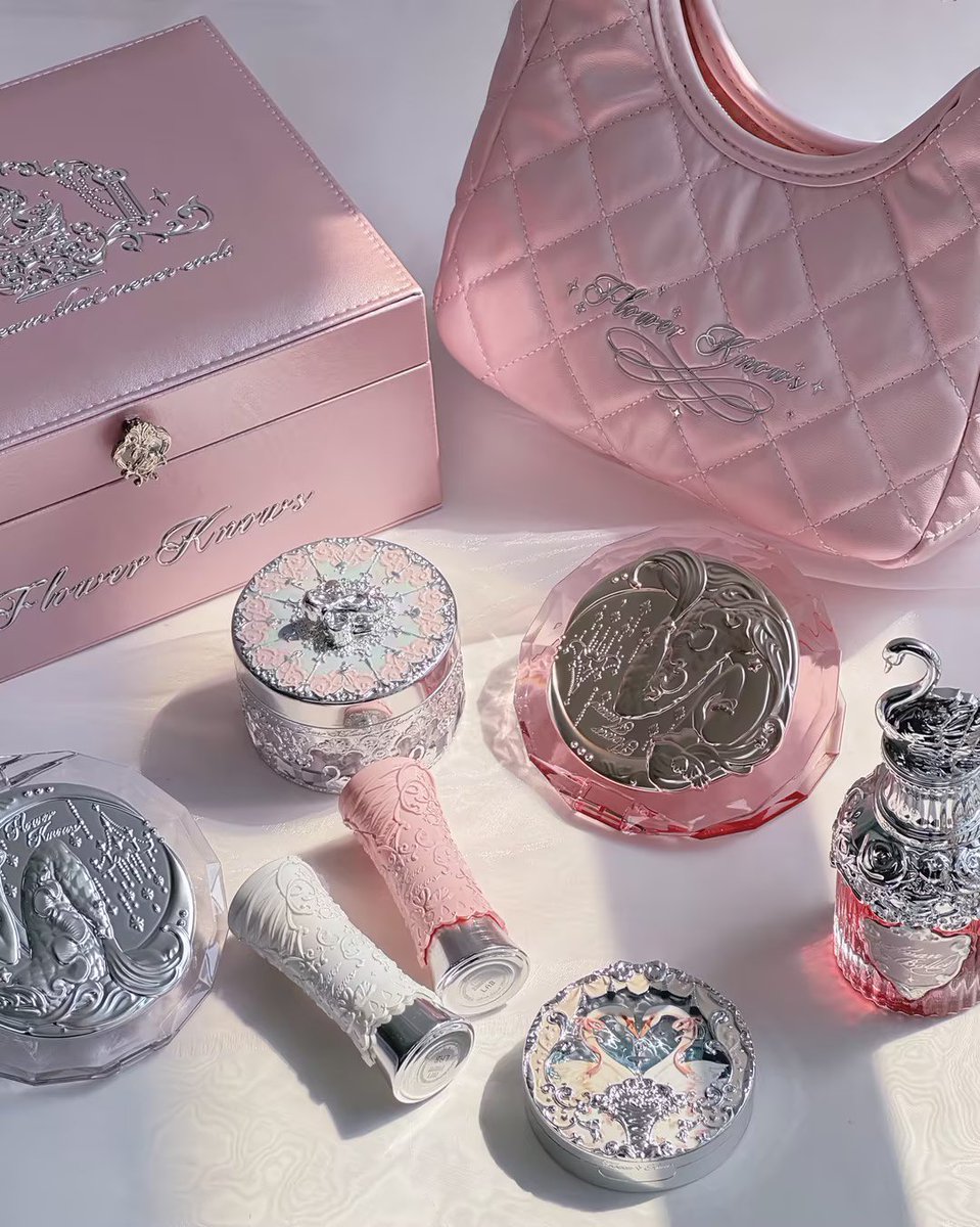 可愛くて実用的な7周年限定グッズ！ ロマンスあふれるデザインで心が