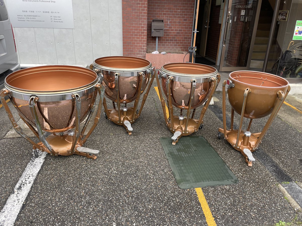 中古ティンパニ ラディック4台1セット、只今クリーニング中〜。この