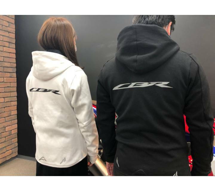 ツーリング先でも！日常使いでも！ クシタニ×Hondaのコラボパーカーが