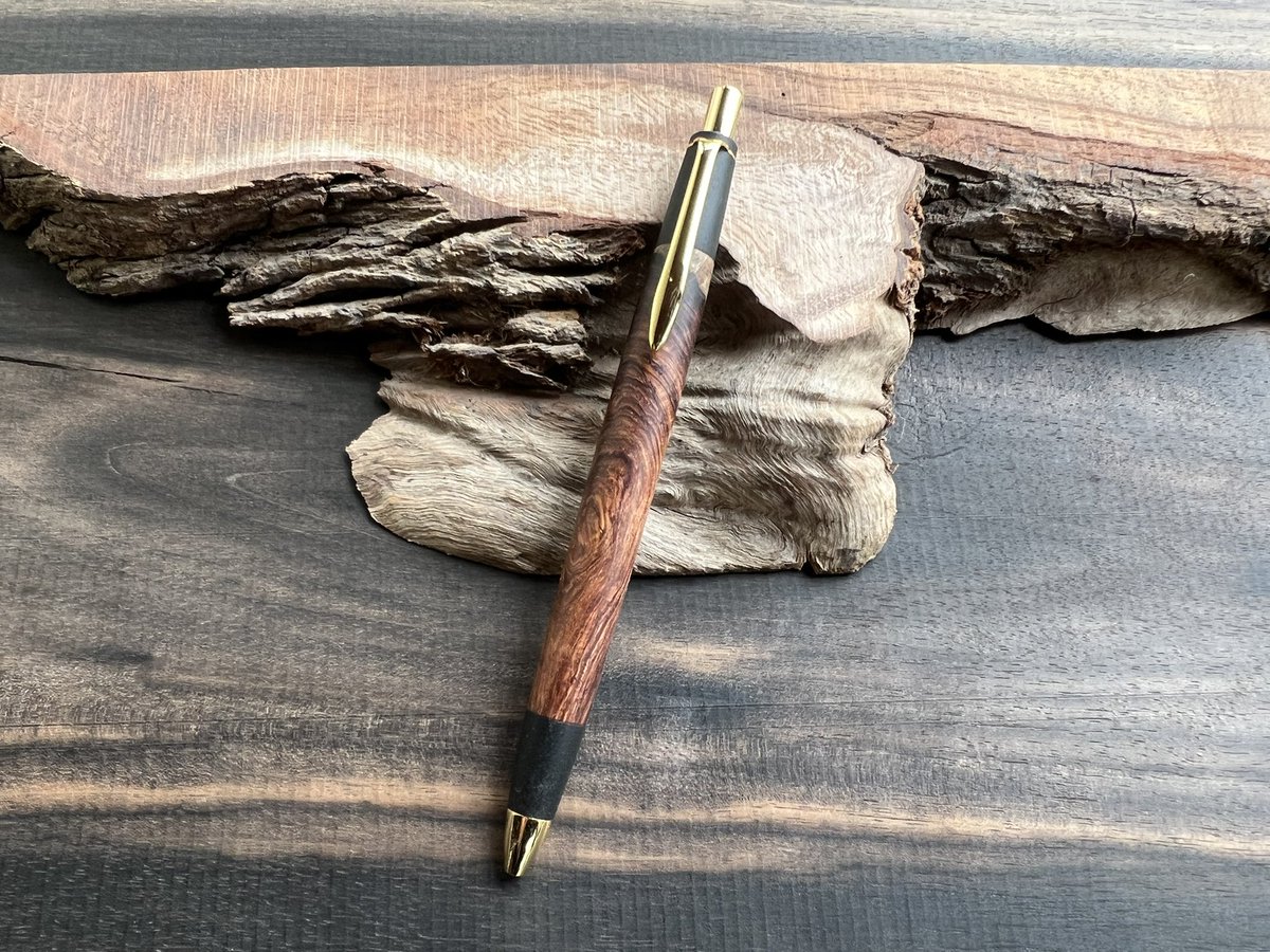 こんにちは。ホンジュラスローズウッド瘤杢(上杢)3本追加予定です