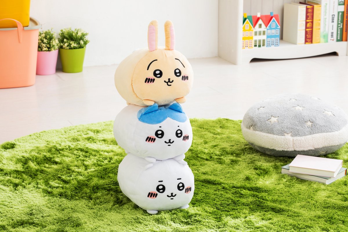 8月19日 先行発売／ 『クッションにもなるブランケット』 （#ちいかわ