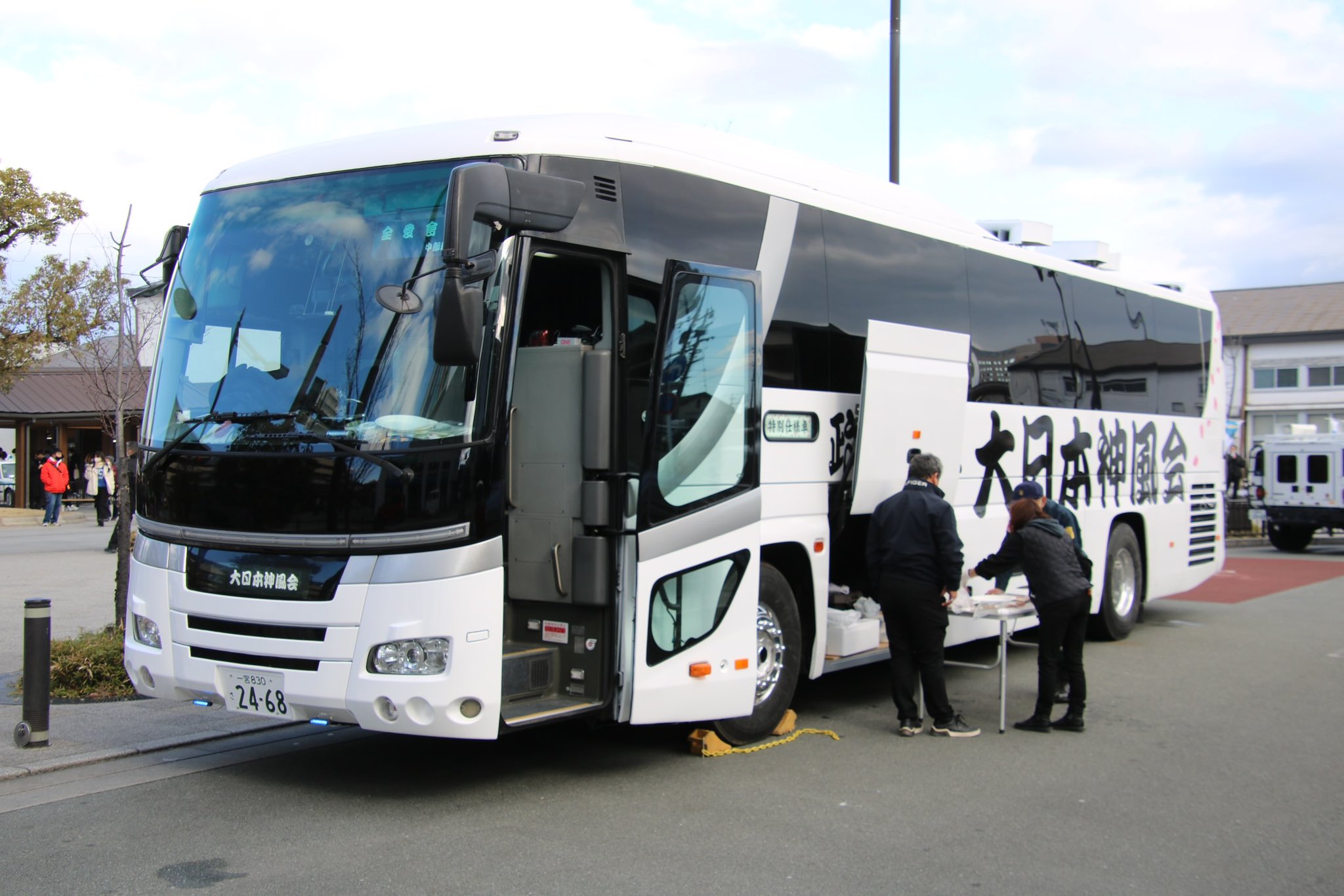 NOBU 様右翼街宣車① NOBU 様右翼街宣車①