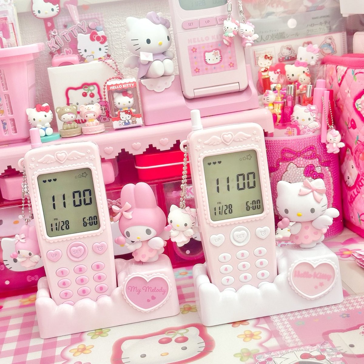 昨日買った ガラケー型置き時計꒰ঌ ໒꒱ ⁡ 買う一択だった商品