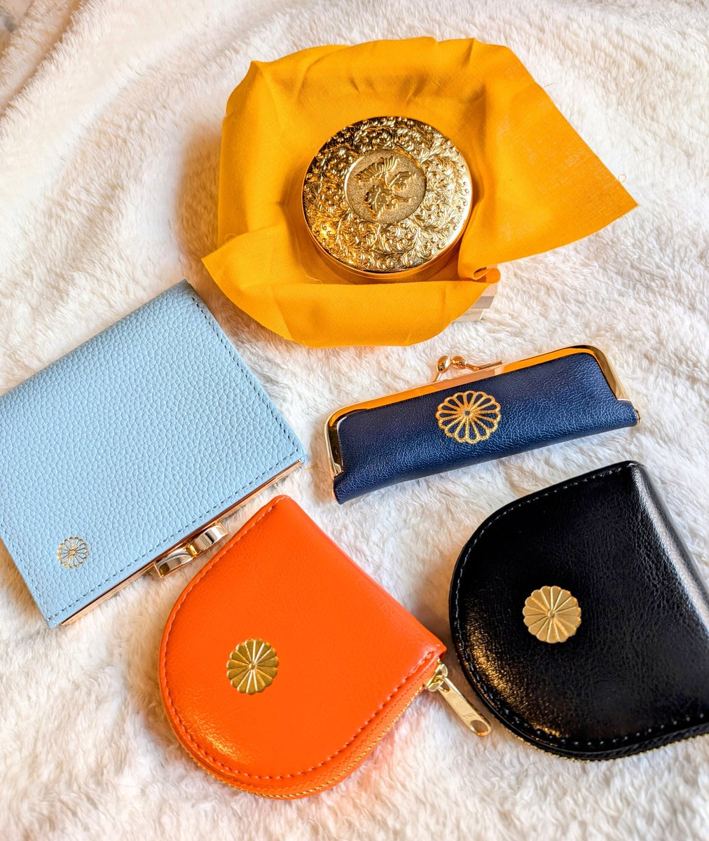 もちろん皇居売店のお財布とかも買ったんだけど、これだけ買って1万円