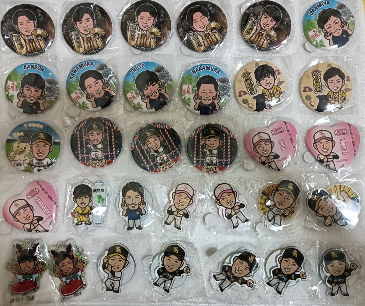 若鷹ガチャハニーズSHOKO缶バッジアクキーアクスタ自撮りチェキ風