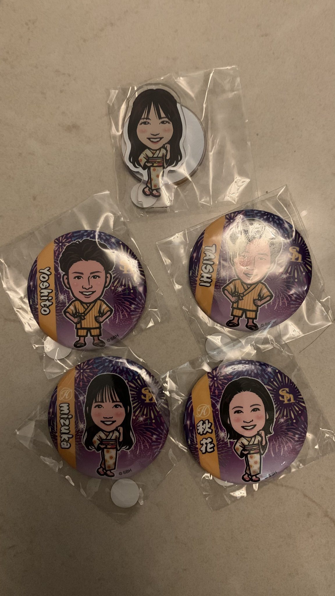 若鷹ガチャ ハニーズ ノア アクリルスタンド 缶バッジ アクキー セット