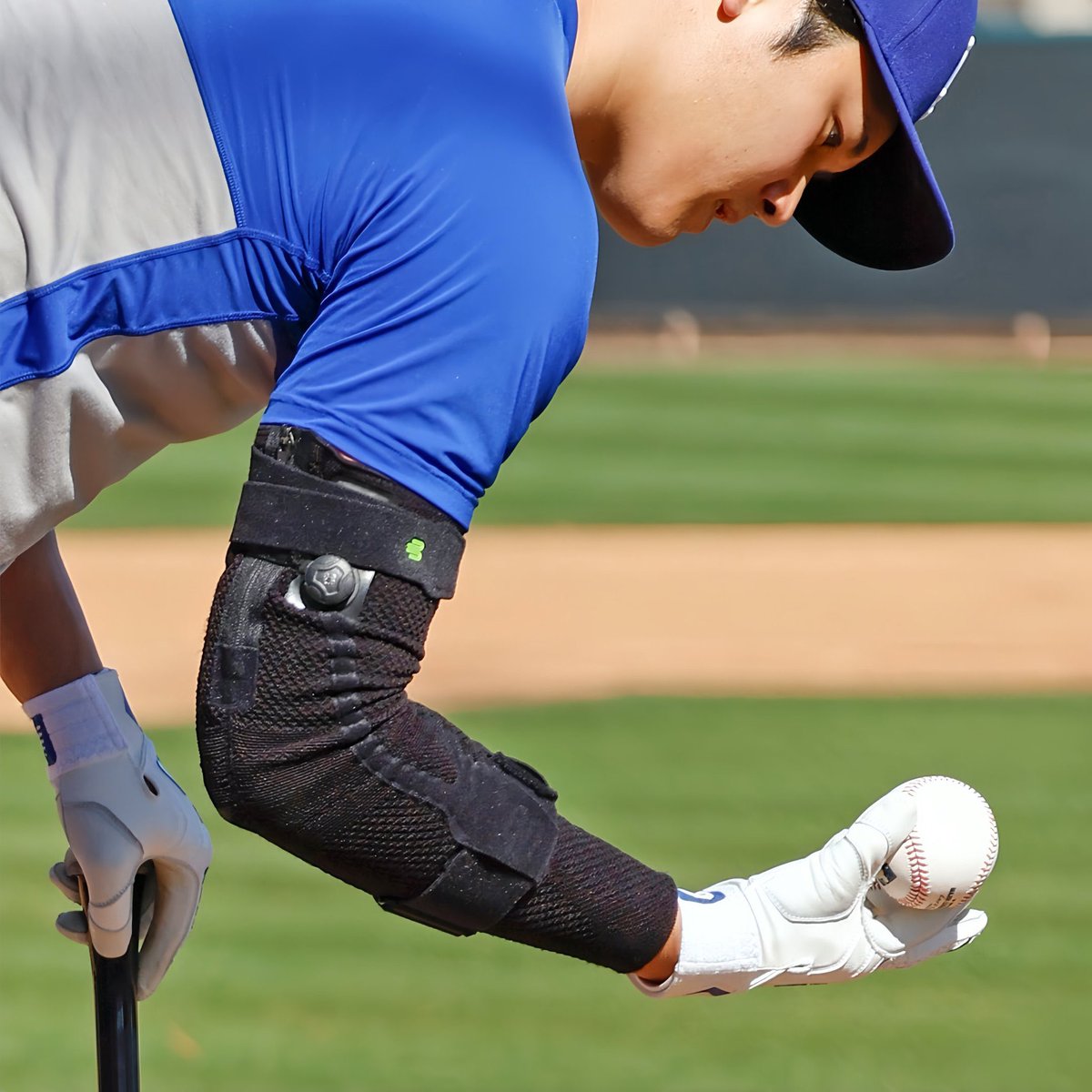 今季、大谷くんが右腕に装置しているサポーターは、昨年使用していた