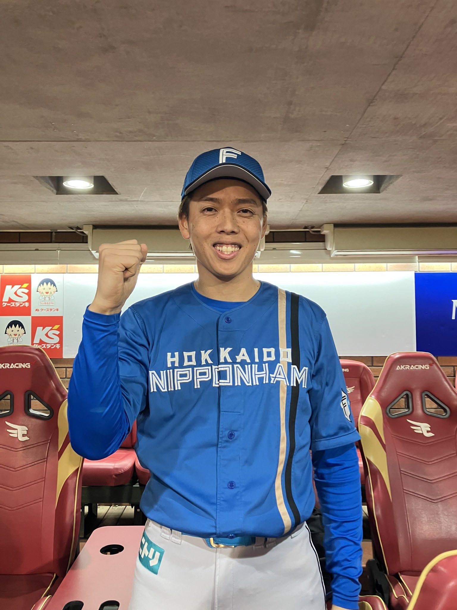 日ハムFIGHTERS 山﨑選手 18番 フード付きスウェット 日ハムFIGHTERS