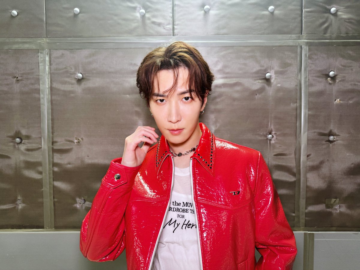 ◤Backstage Photo #渡辺翔太 ◢ 「俺が一番赤い！これ以上ない赤