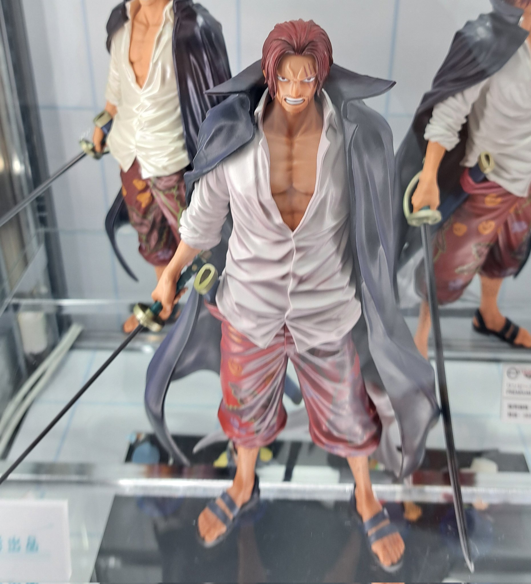 バンプレくじ プレミアム ワンピース シャンクス A賞 ブラシカラー