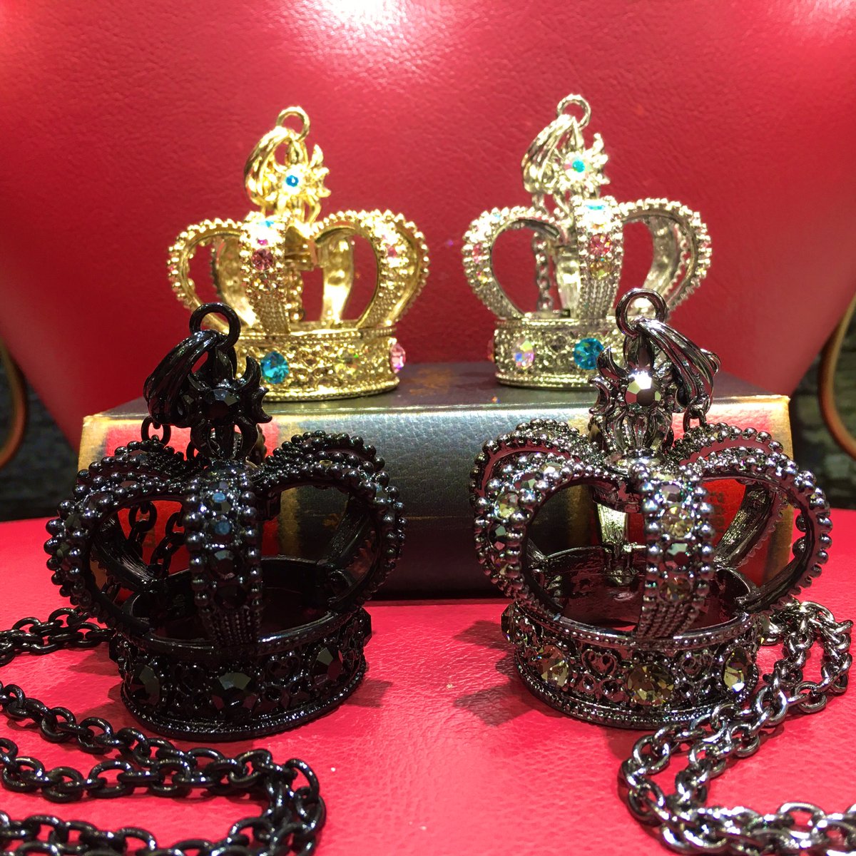 水曜日のアリス東京】 👑再入荷👑 大人気の 王冠ネックレスが 再入荷