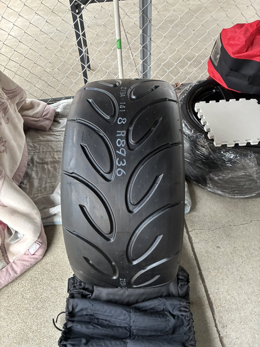 おいおいおい 25年19週新品265GS 25年50週新品265GS 全く違うグリップ