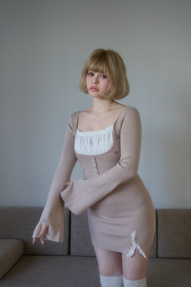 Poppy lace mini dress color beige/black ¥15400-tax in 程よい厚みの