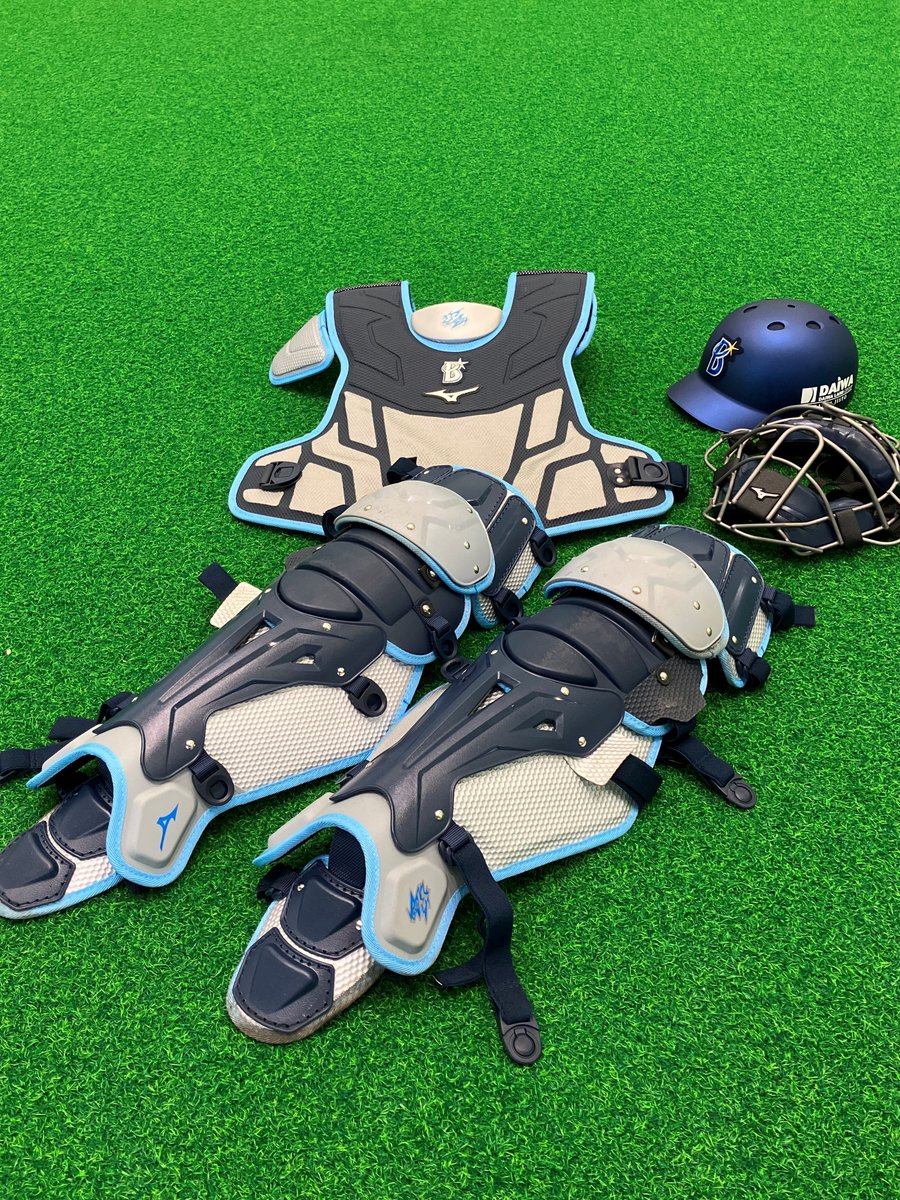 こちらは #山本祐大 選手のキャッチャー防具！ ミットに続き登場した