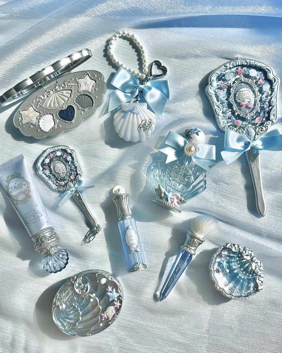 日差しが海の水面で踊る🌊💎 少しの青と少しの光をまぶたにのせて