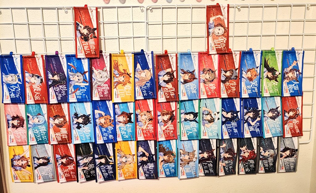 例のケースに入れて飾り直してみた。 見比べると…どっちもいいなw