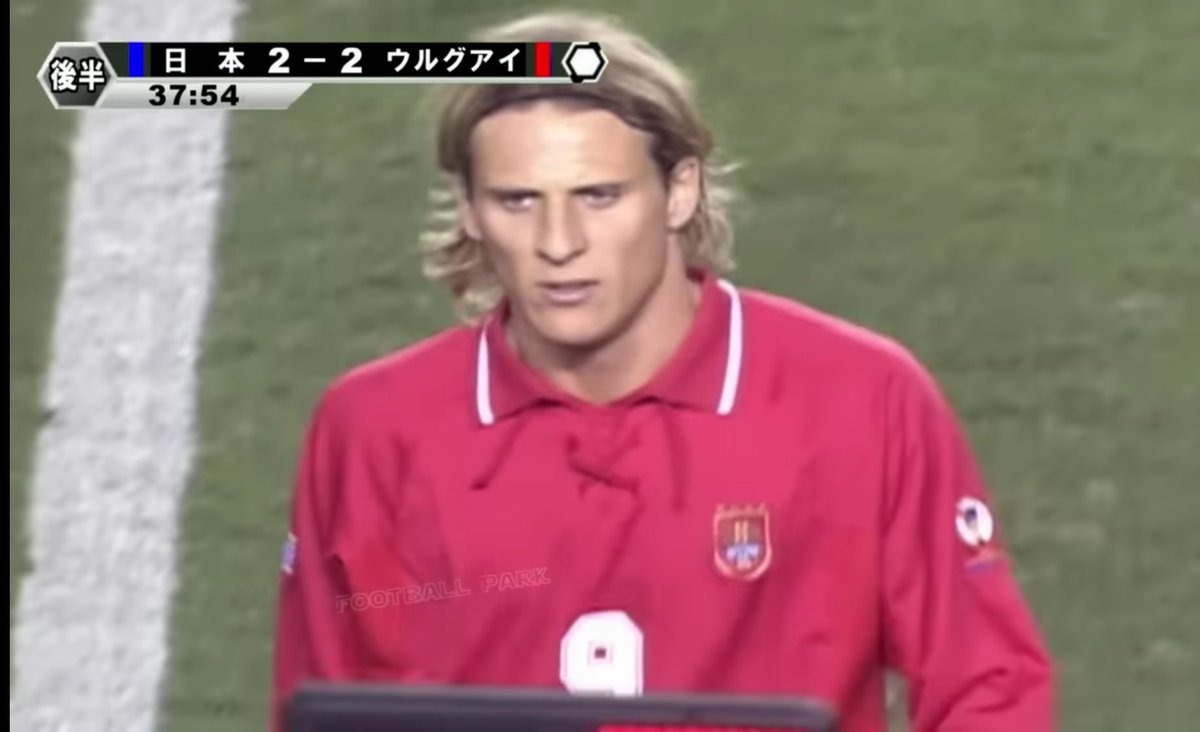 2003年の試合で2002ワールドカップのロゴが入ったユニフォームを使っ