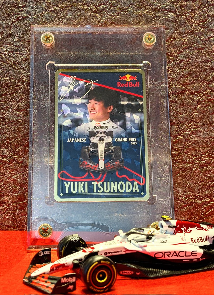 角田裕毅選手のカードをフレームに入れて飾りました！ ゴールドネーム