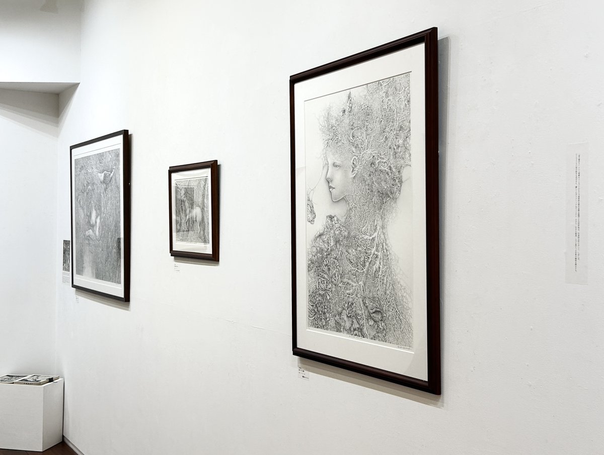 山田彩加《混ざり合う細胞―Mixed cells》 2022 リトグラフ、手彩 70