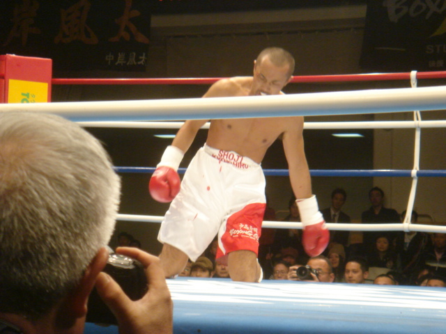 河野公平、涙の戴冠！日本スーパーフライ級新王者に！（2.12後楽園