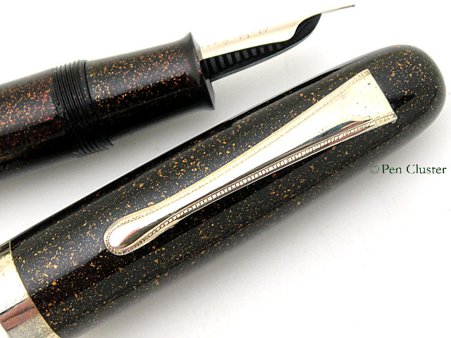 酒井栄介 梨地蒔絵インク止め式万年筆 兜木ニブ - 国産ブランド｜Pen