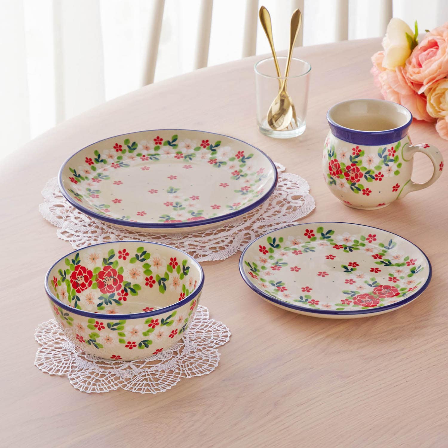 日本の花デザイン】ポーランド製の器 椿＆桜のリース（お皿/平皿