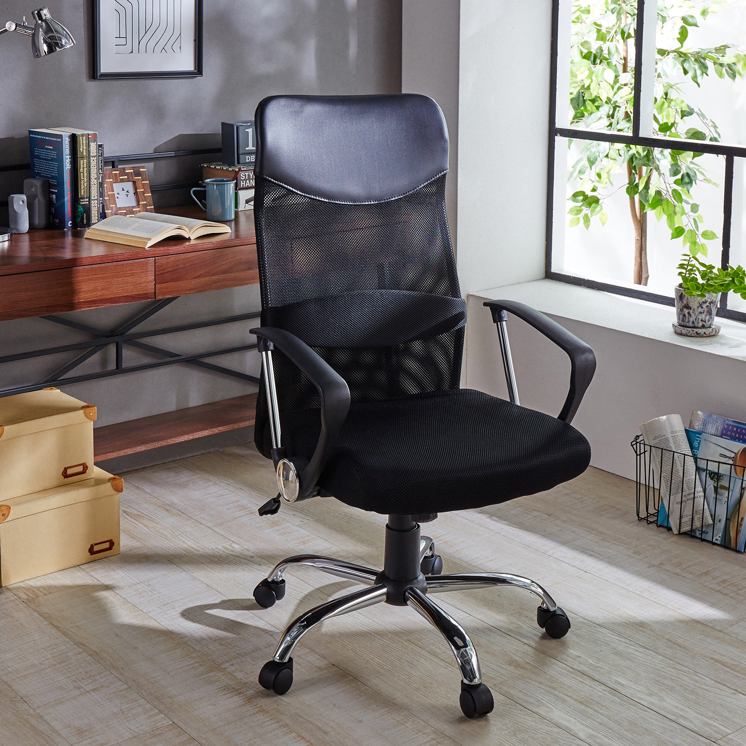 メッシュ素材のハイバックロッキングデスクチェア（デスクチェア