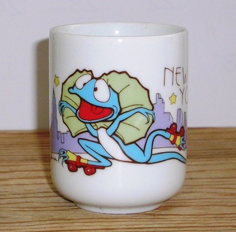 RG15011004.昭和レトロ エリマキトカゲ陶器の湯飲み茶わん（青