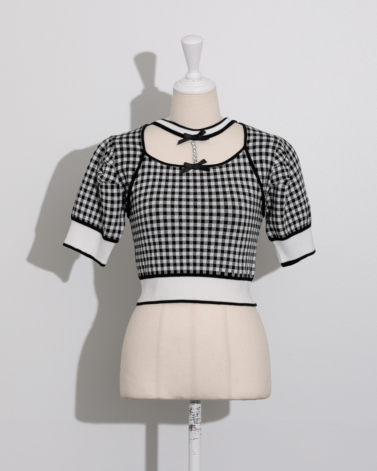 ビジューチョーカー付きケープニット – pium