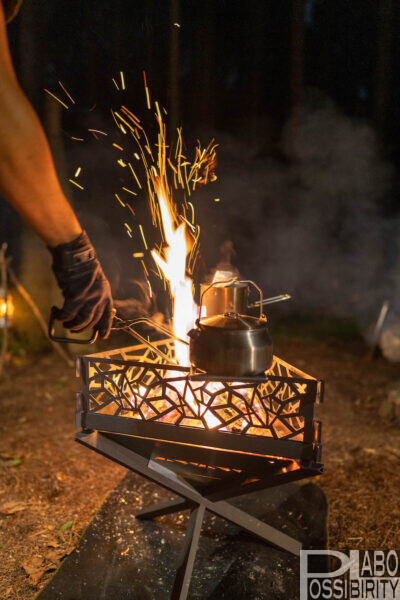 北海道発のガレージブランド1/fSPACEの焚き火台は収納性抜群！唯一無二