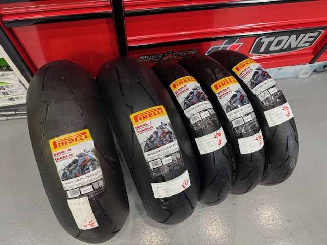 ピレリースーパーコルサV4 SC1 前後セット リヤ200サイズ ピレリー