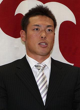 ロッテから移籍の高口隆行選手が会見 | 読売ジャイアンツ（巨人軍