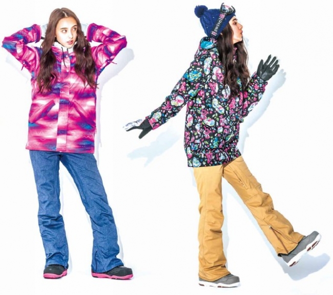 白い雪山で自分らしさが光るお気に入りのアイテムを見つける。石田