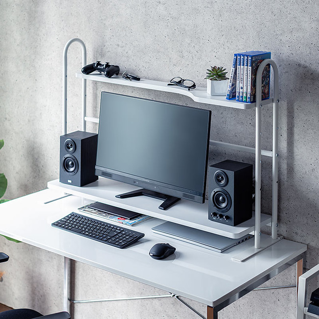 机上でクランプ固定でき、デスクに収納力を追加できる2段の机上ラック