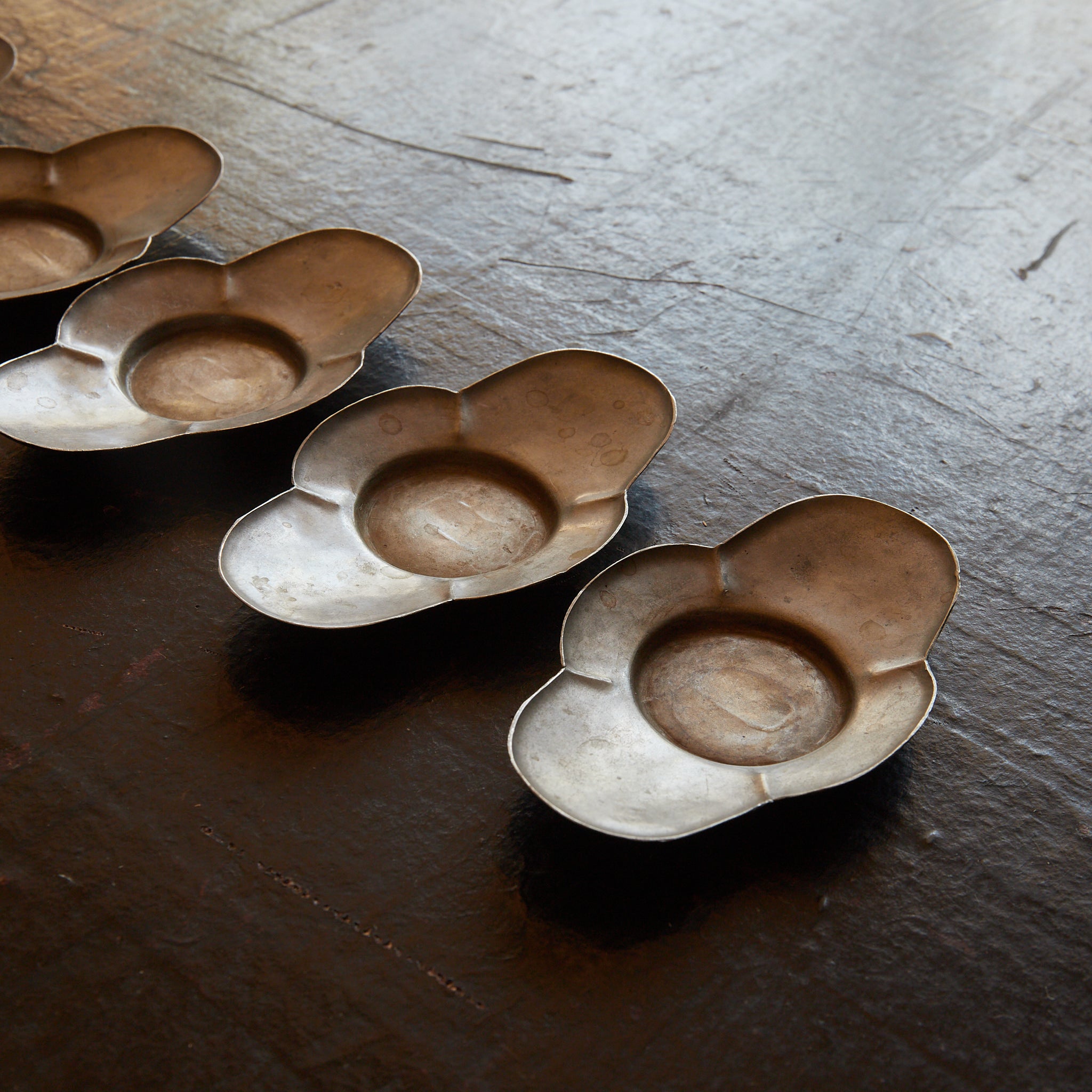 清代 古錫輪花形茶托 5客揃 在銘（1616–1911CE） | 入蘆花（ロカニイル）