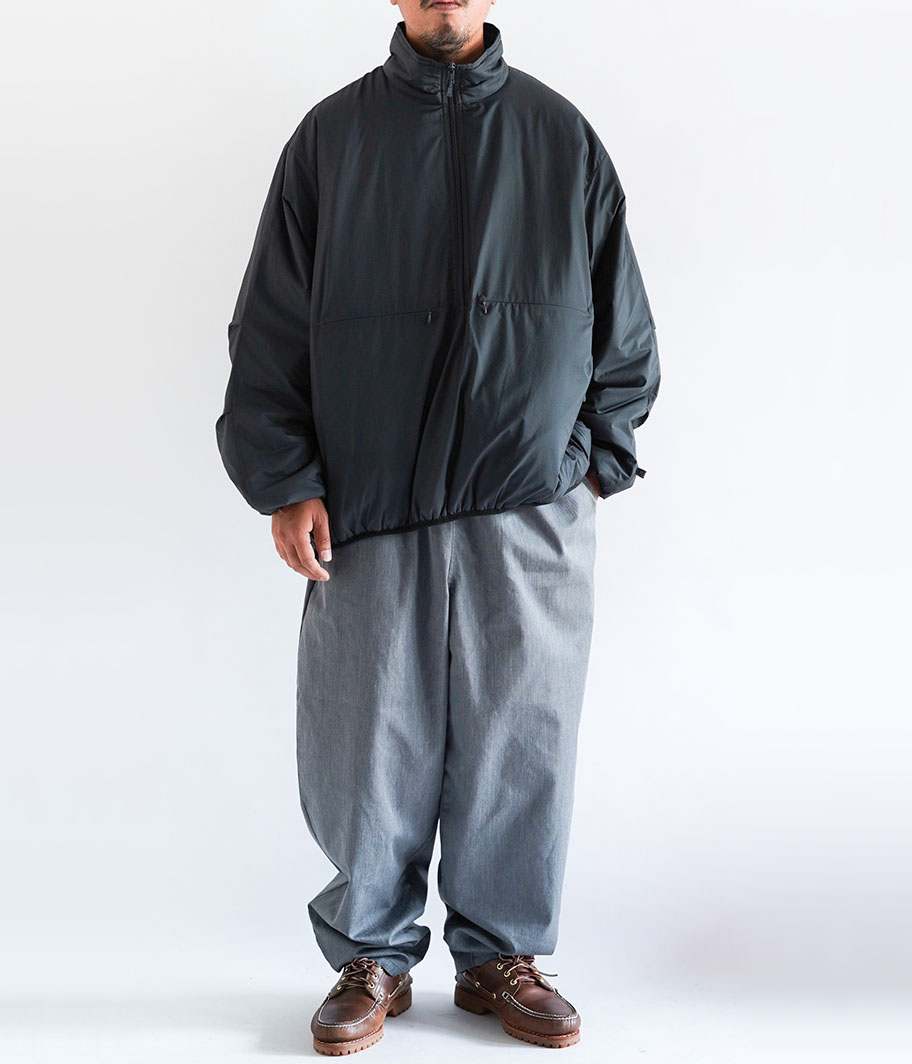 DAIWA PIER 39 TECH REVERSIBLE PULLOVER PUFF JACKET [CHARCOAL GRAY