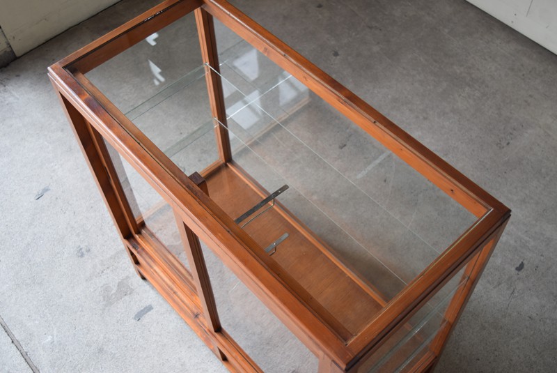 アンティーク 木枠の5面ガラスショーケース | REFACTORY antiques