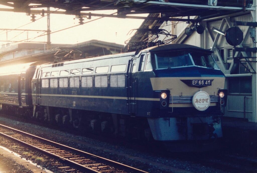 あさかぜ3・2号」身近な存在だった山陽ローカルブルートレイン | 歴鉄2番線