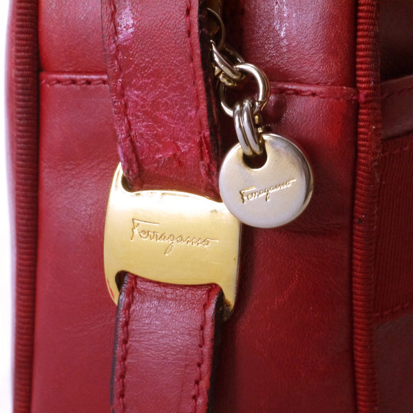Salvatore Ferragamo Varaリボン定番ショルダーバッグ（赤） – Vintage