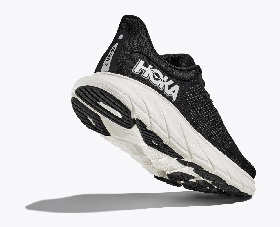 Men's HOKA ONE ONE Arahi 7 - Black/White - Wide (2E) - Runpacers