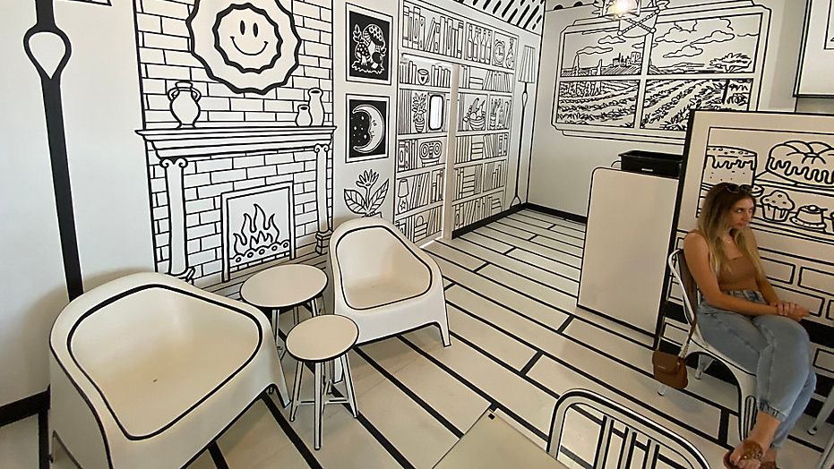 Two-dimensional cafe opens in St. Pete