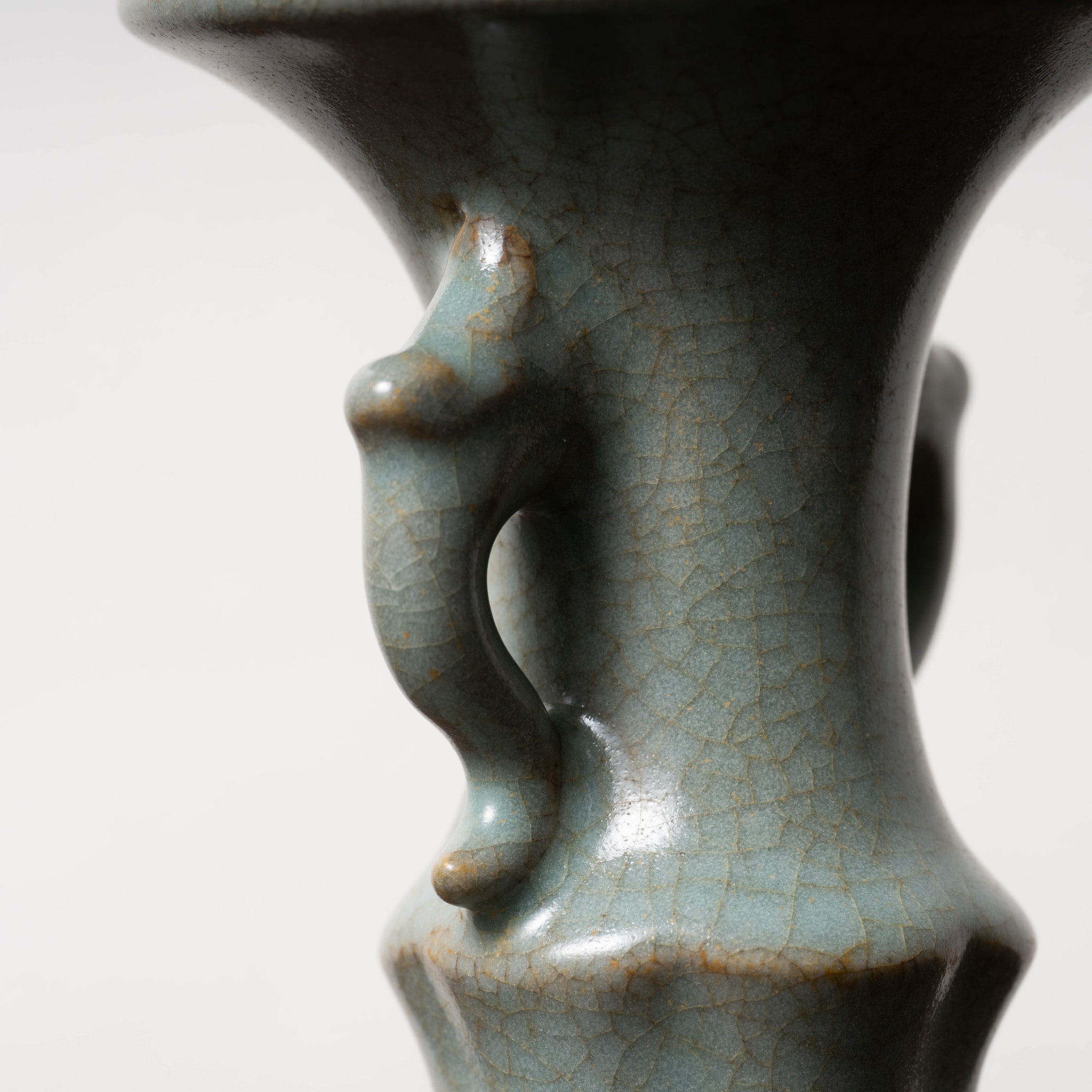 中国 哥窯 青磁 金絲鉄線 氷裂文双耳瓶 C 6910 中国 哥窯 青磁 金絲